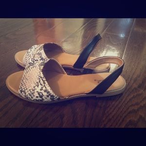 Slip into the Nisa Flat Sandals
